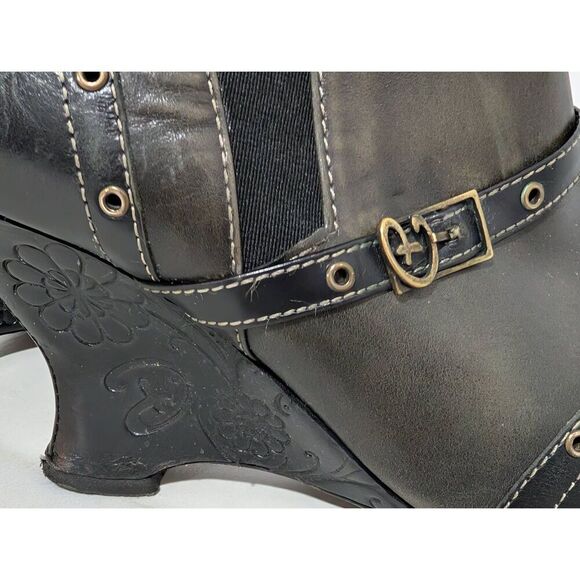 Dione Women's Gray & Black Solid Almond Toe Leather Bootie Size 4 - Picture 5 of 11